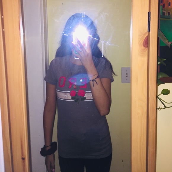 I’m selling an Aeropostale shirt. - Picture 2 of 4